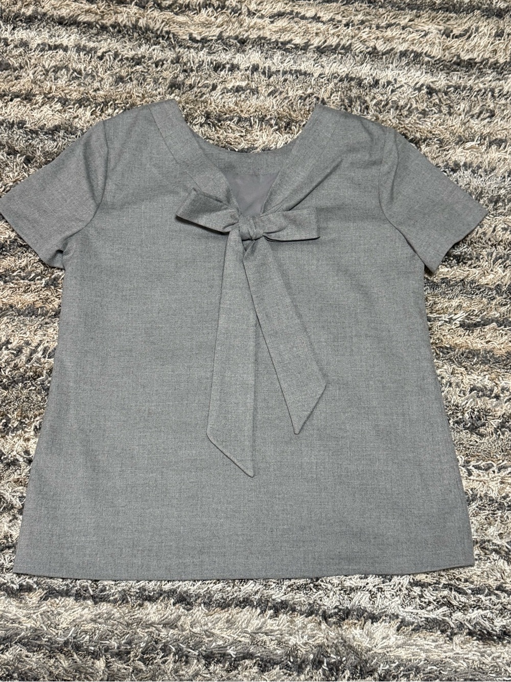 Banana Republic Light Gray Bow-Back Blouse - Picture 9 of 10